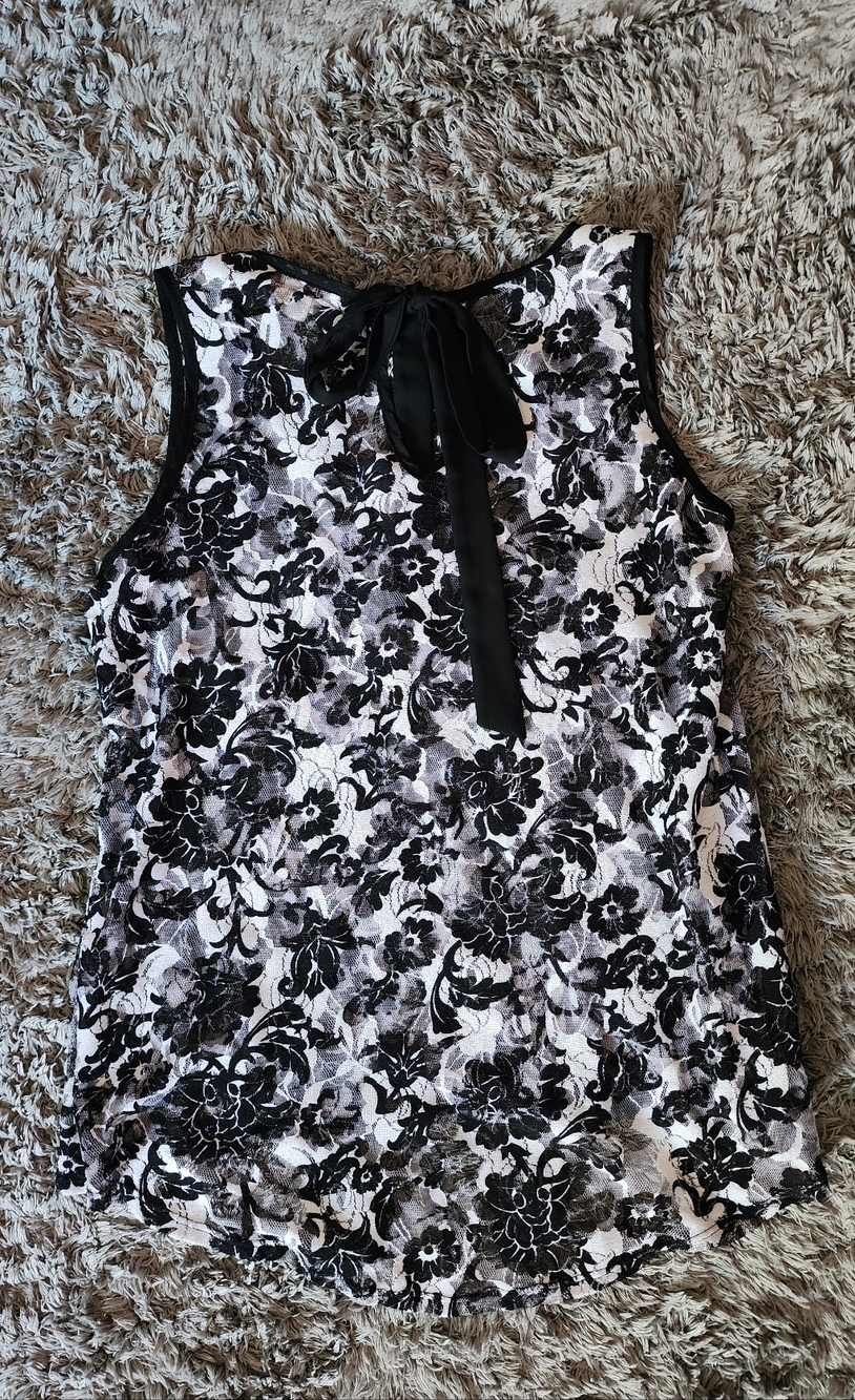 Floral Lace Tie-Back Camisole in Black and White